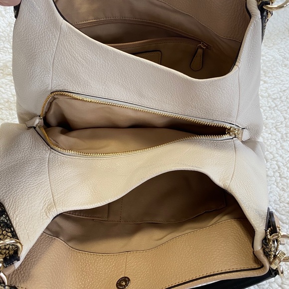 Authentic Coach 2 tone bag. - Picture 3 of 6